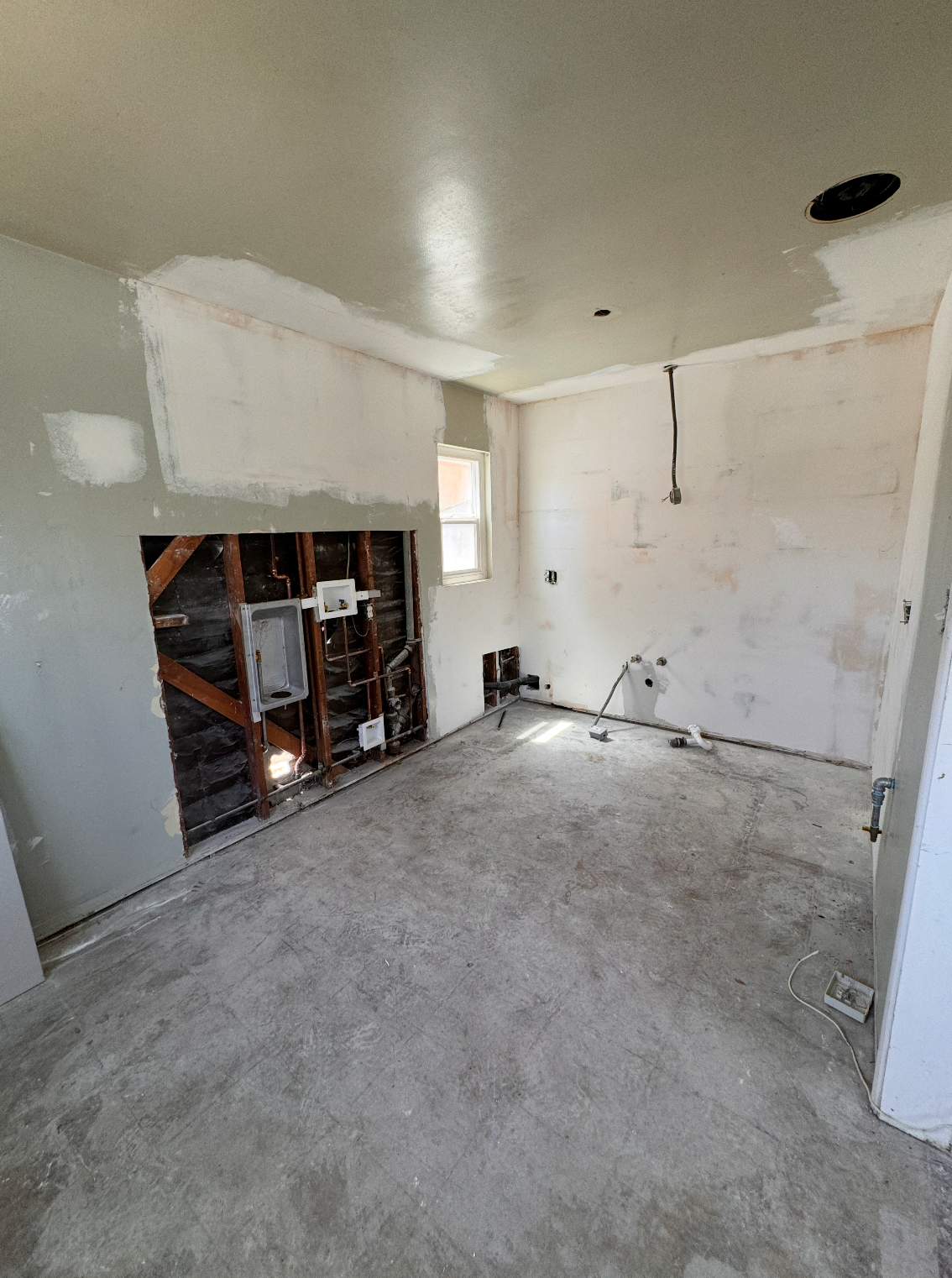Room with extensive mold requiring complete remediation